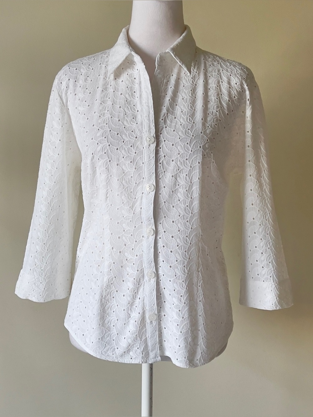 Christopher & Banks White Eyelet Button-Front 3/4 Sleeve Women Shirt Size M EUC